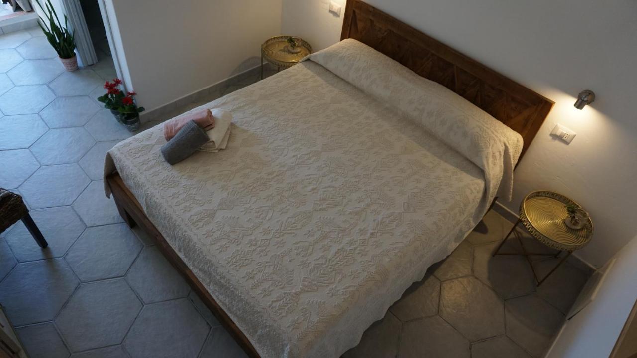 Li Petri Manni Bed and Breakfast Olbia Exteriör bild